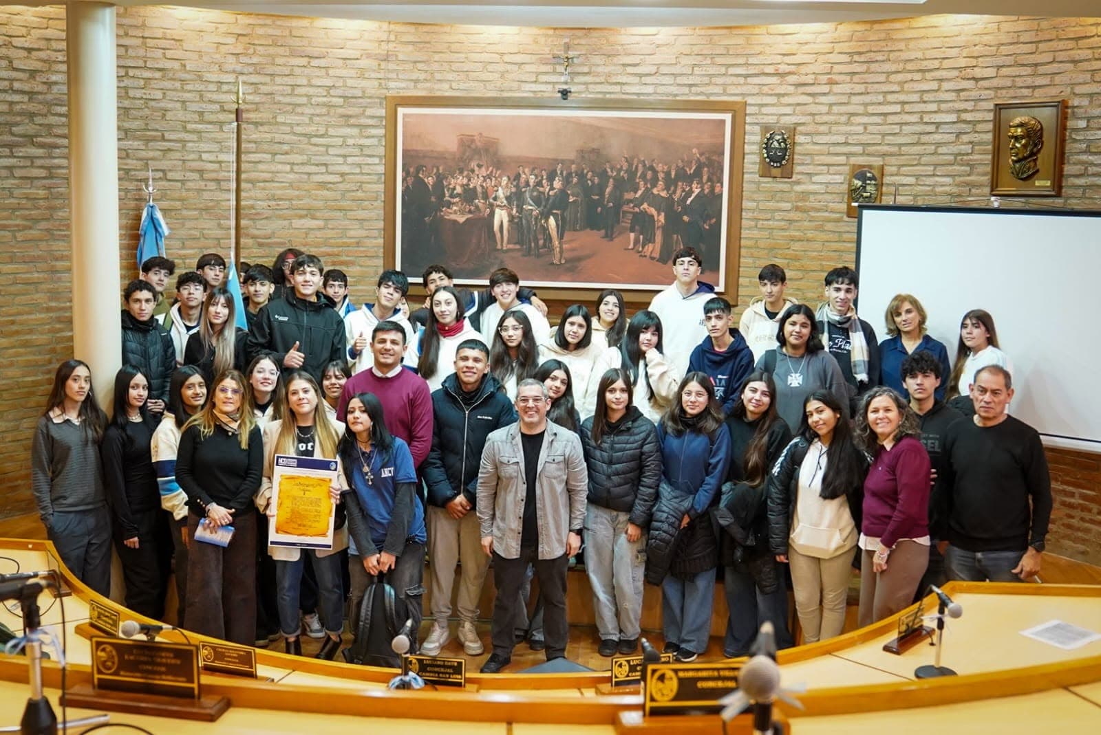 ESTUDIANTES DE LA ESCUELA N° 431 CHENAU DE VECINO VISITARON EL EDIFICIO DEL HONORABLE CONCEJO DELIBERANTE